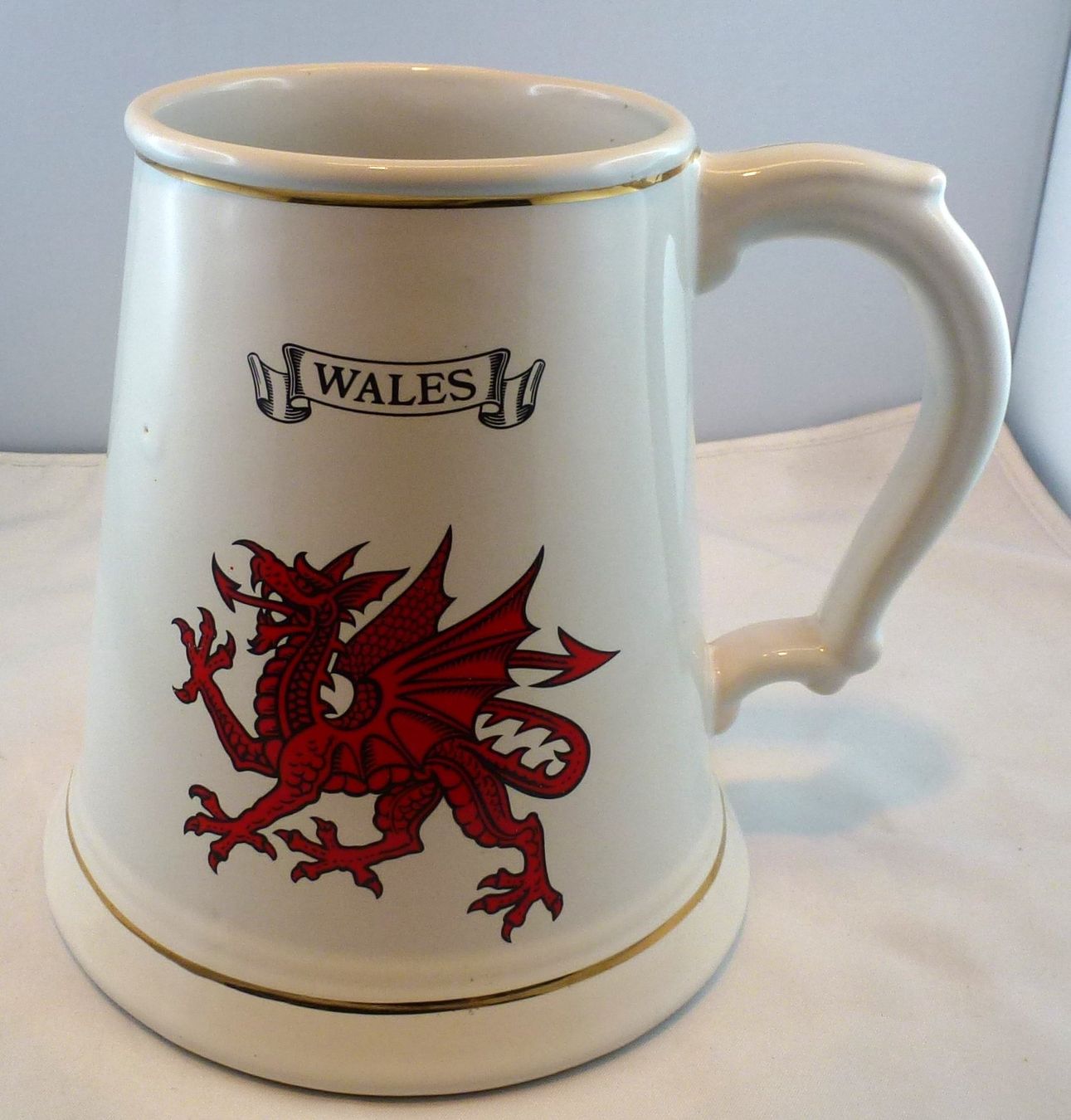 Gläser: Bier-Humpen "WALES" (Sehr Gross) – Gebraucht aus Murgenthal von B.StM 2