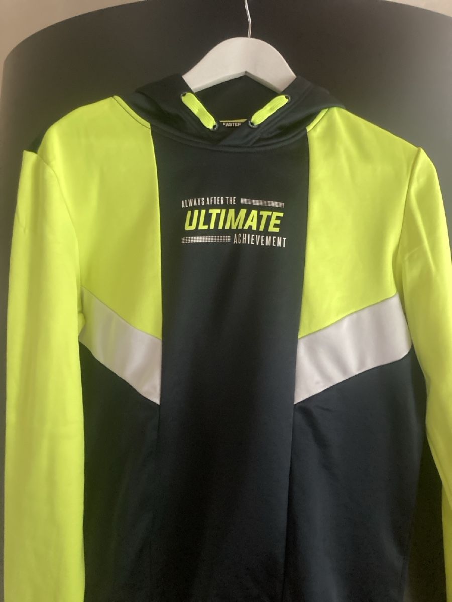 Maglioni & Felpe: Pull à capuche sport Ultimate Achievement, Taille S – Usato da Uvrier venduto da SzymonClivaz