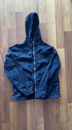 Schwarze Pull&Bear Windbreaker Jacke mit Kapuze, Grösse S