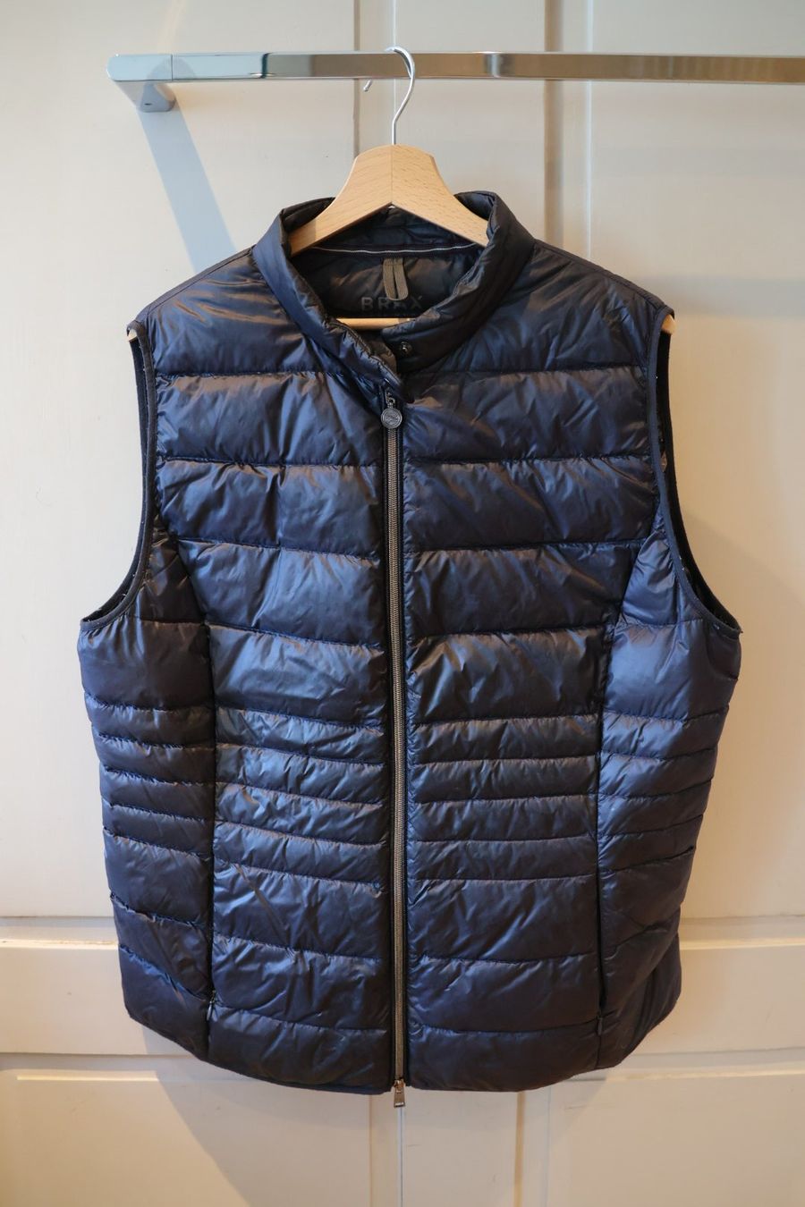 Brax Gilets & Westen: Dunkelgraue Daunenweste – Gebraucht aus Winterthur von jul_v9wx