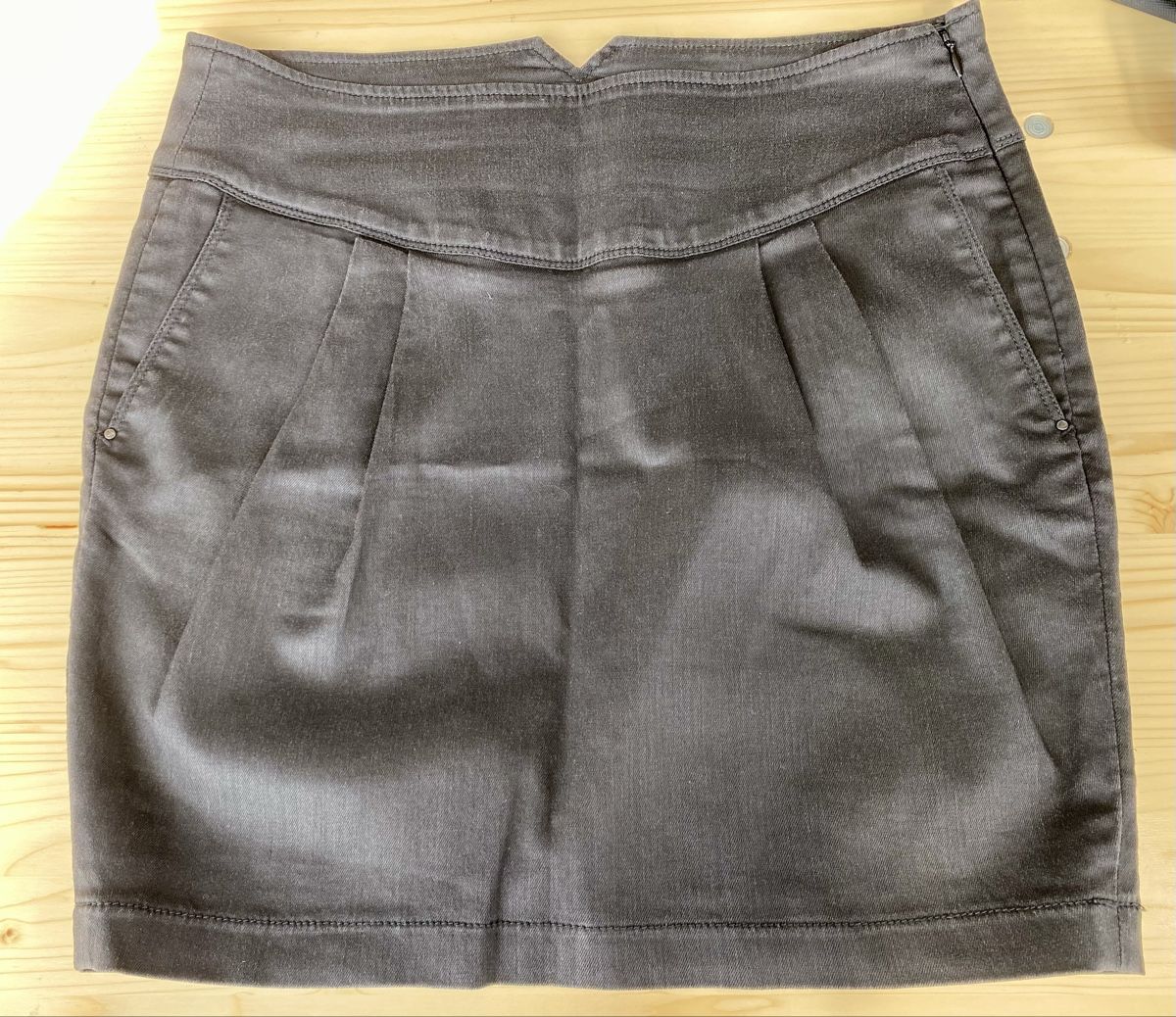 Guess Gonne: Rock GUESS – Usato da Eglisau venduto da Lara0
