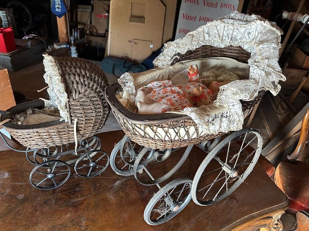 Carrozzine per bambole: Puppenkinderwagen – Usato da Sarmenstorf venduto da Sanbartolomeo 2