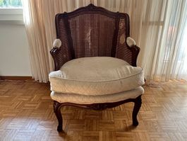 Fauteuil ancien de style, bon état, idéal pour lire! (51)