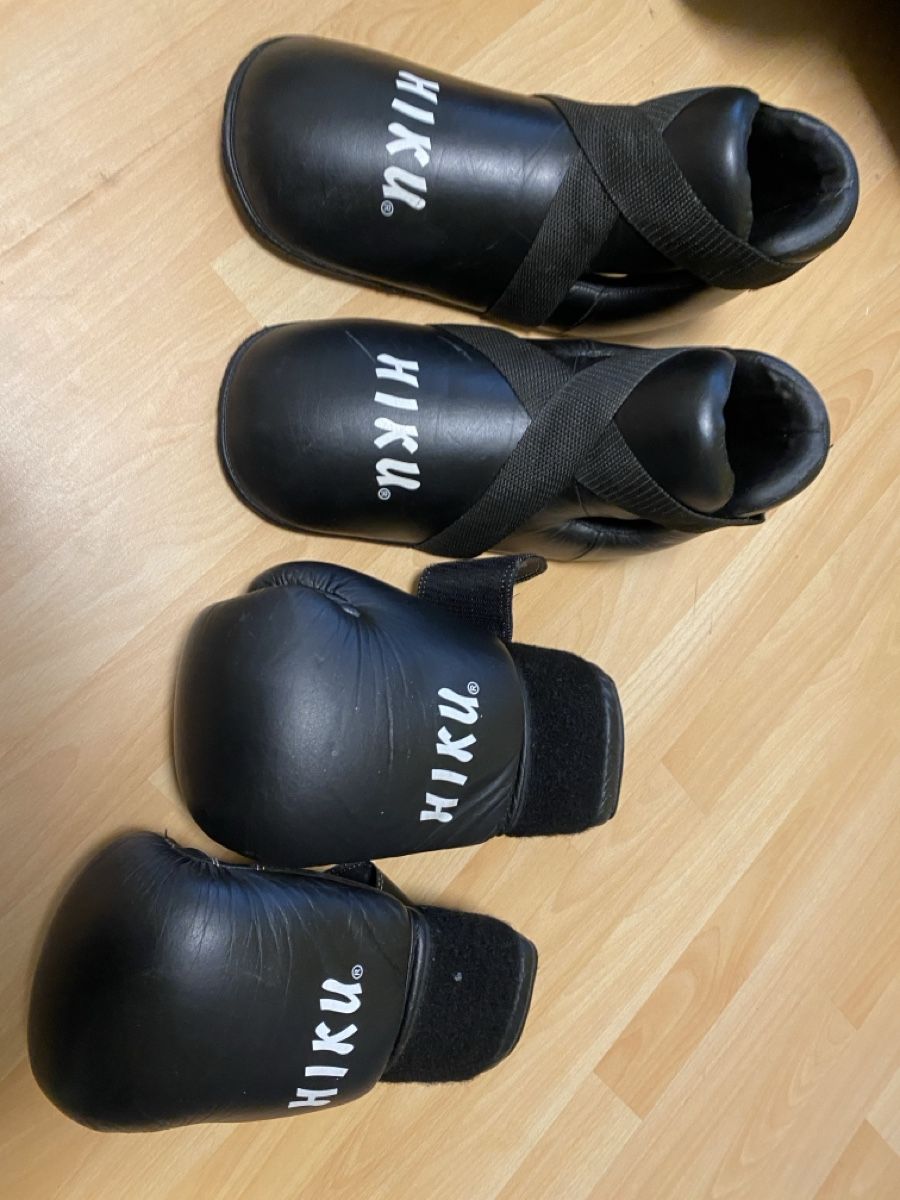 Guanti & manicotti: Hilu Boxhandschuhe und Schoner – Usato da Subingen venduto da Guss91