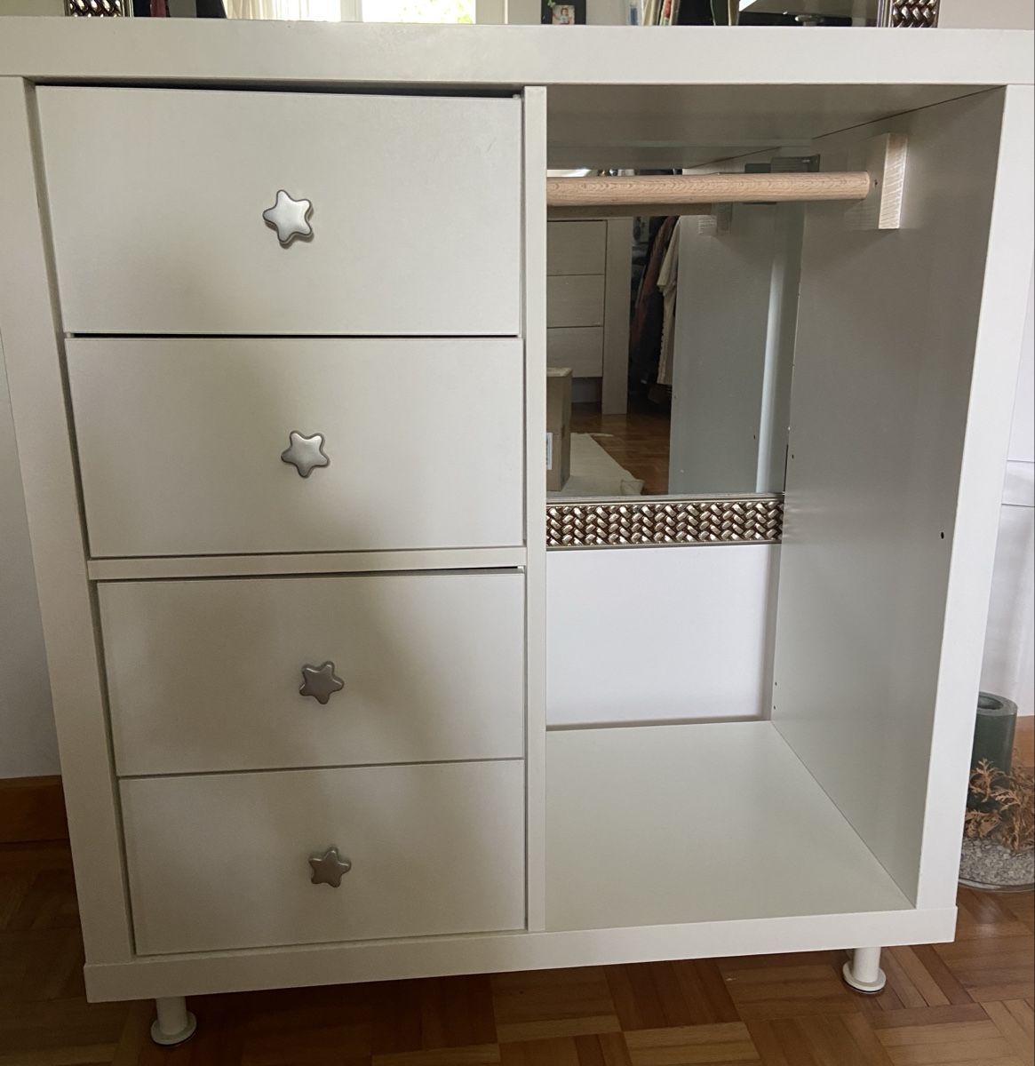Schränke: Kinderkleiderschrank – Gebraucht aus Suhr von 000SF000