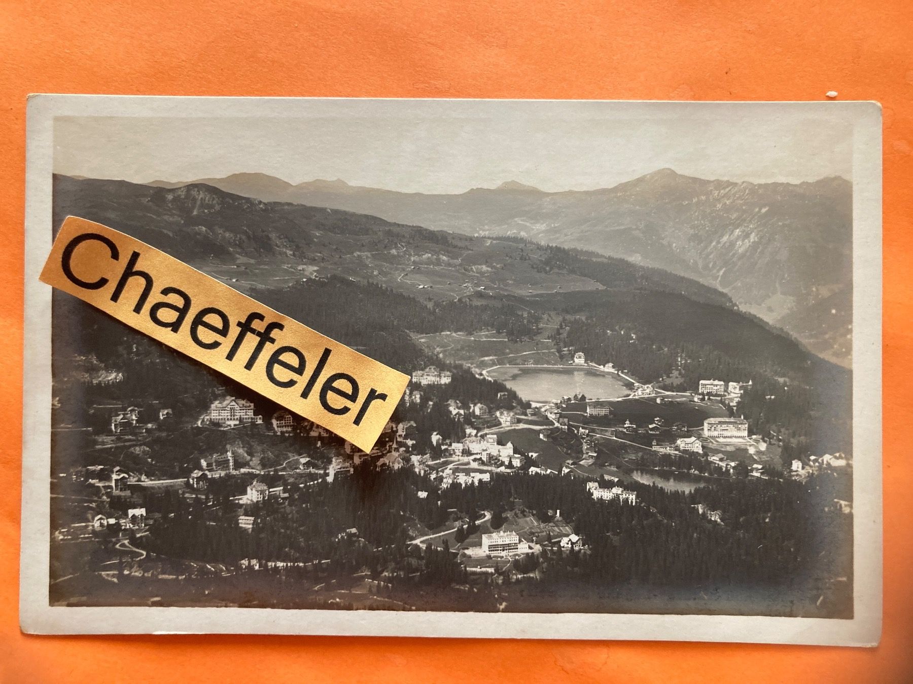 Cartoline postali: Arosa. Cesamt-Ansicht mit Ober- und Untersee – Usato da Zürich venduto da Chaeffeler