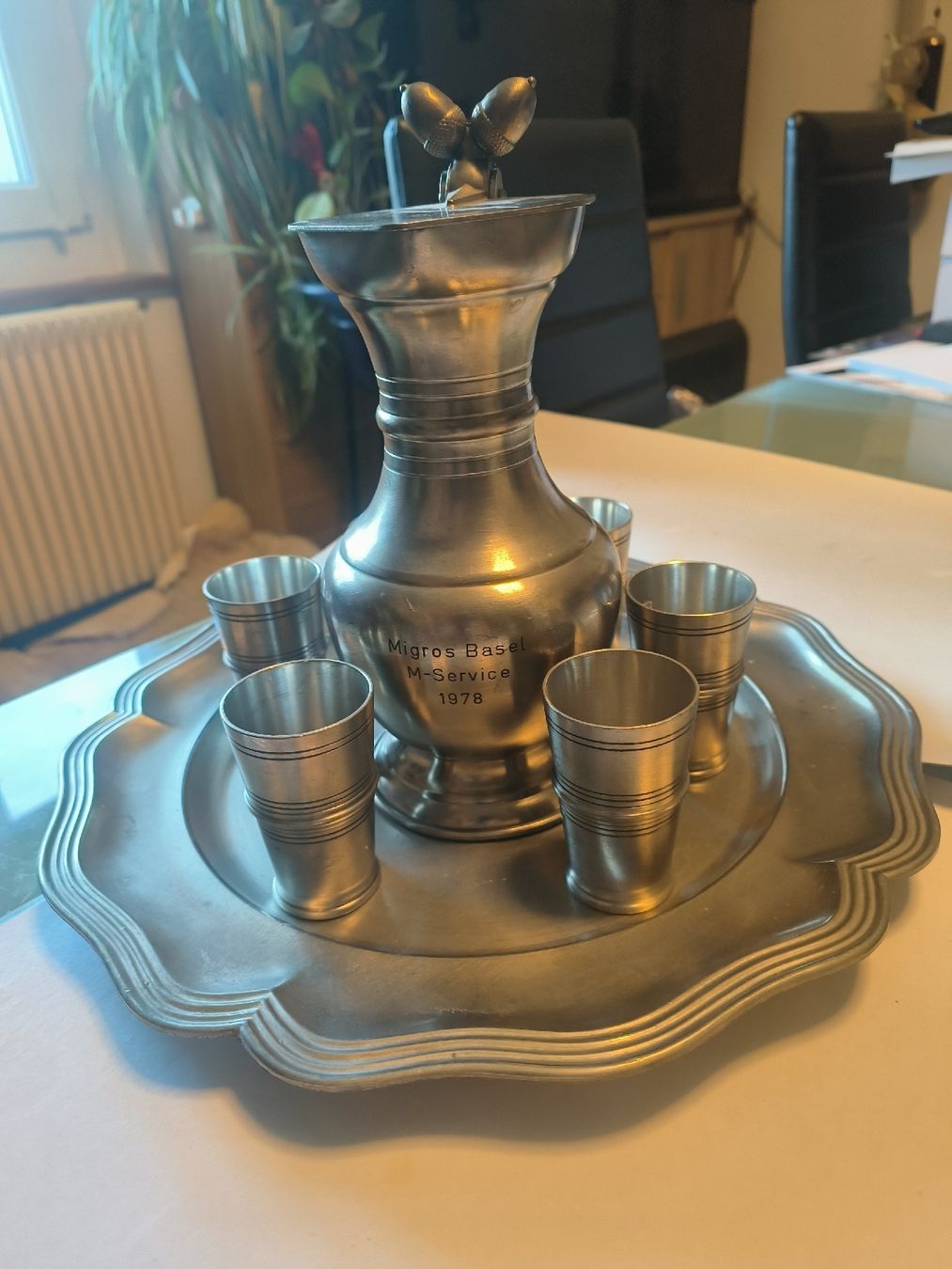 Carafes: zinn karaffe mit becher und teller – D'occasion à Muttenz par christophkopp