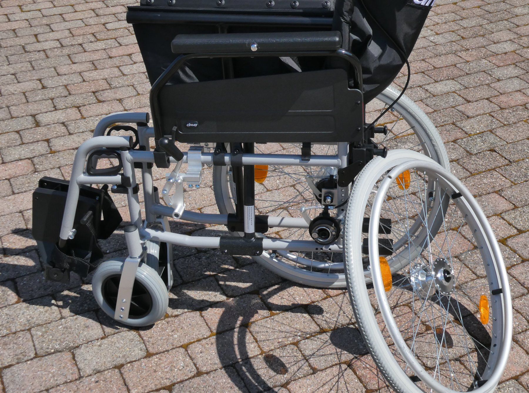 Rollstühle: Neuwertiger Rollstuhl mit Trommelbremse, 50cm Sitzbreite – Gebraucht aus Uetliburg SG von Viewsonicstar 6