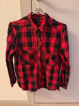 Bershka kariertes Hemd rot/schwarz – Grösse M