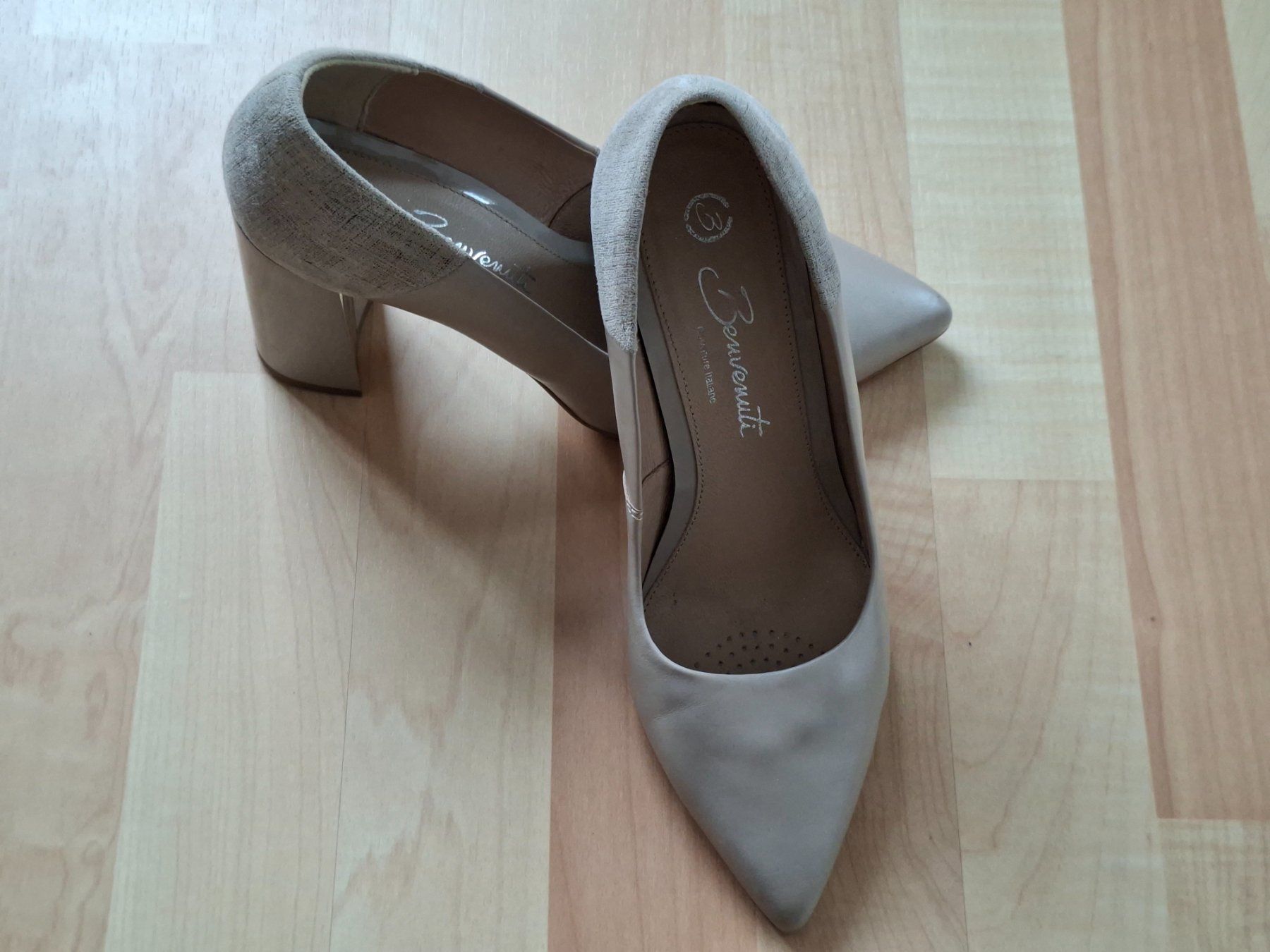 Chaussures femmes: Pumps Gr. 39 Echtleder – D'occasion à Niederlenz par ion_gv7d 1