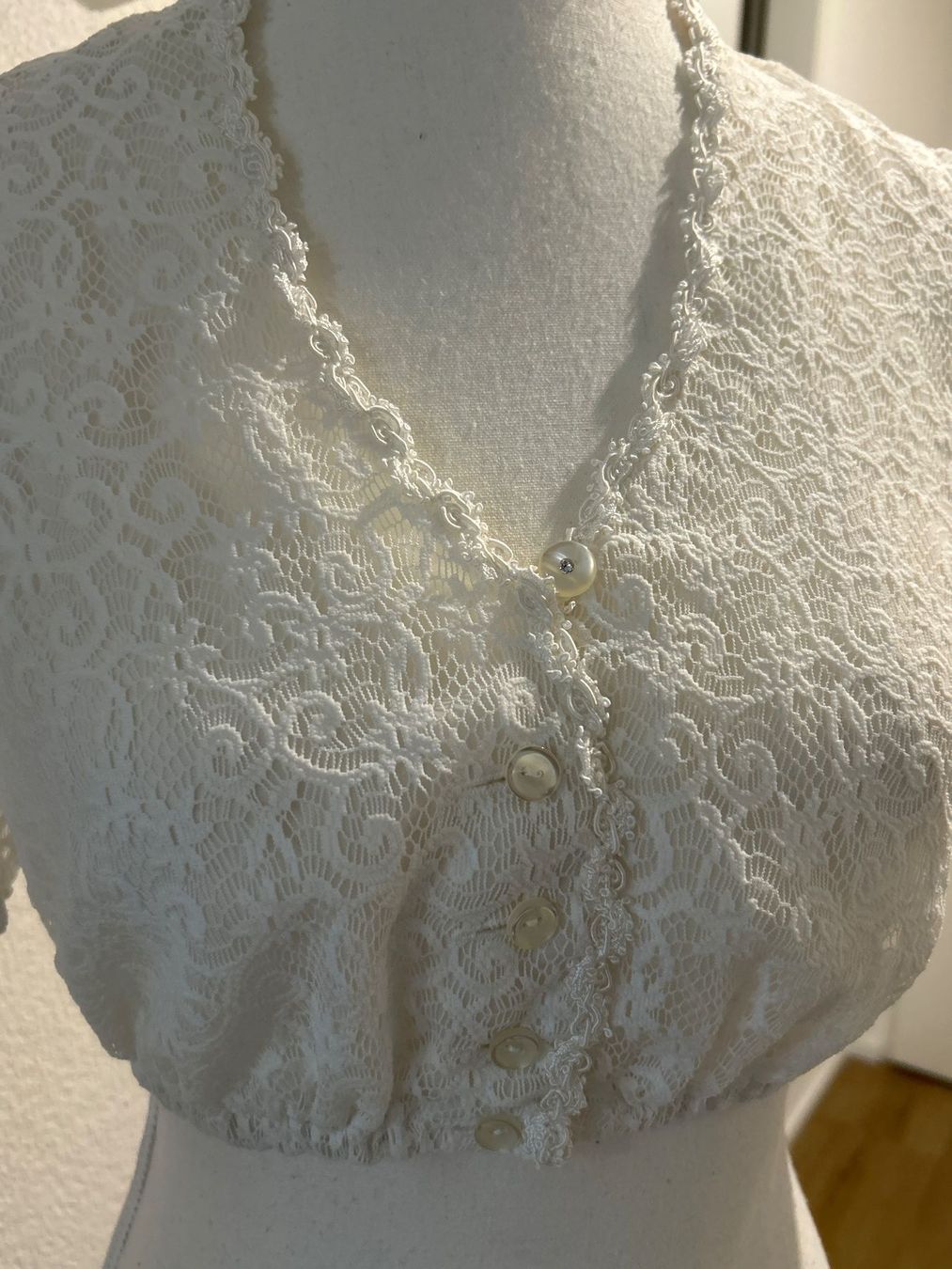 Camicette: Dirndlbluse weiss mit Spitzen von Tramontana Gr. 36 – Usato da Brunnen venduto da Nala2929 3