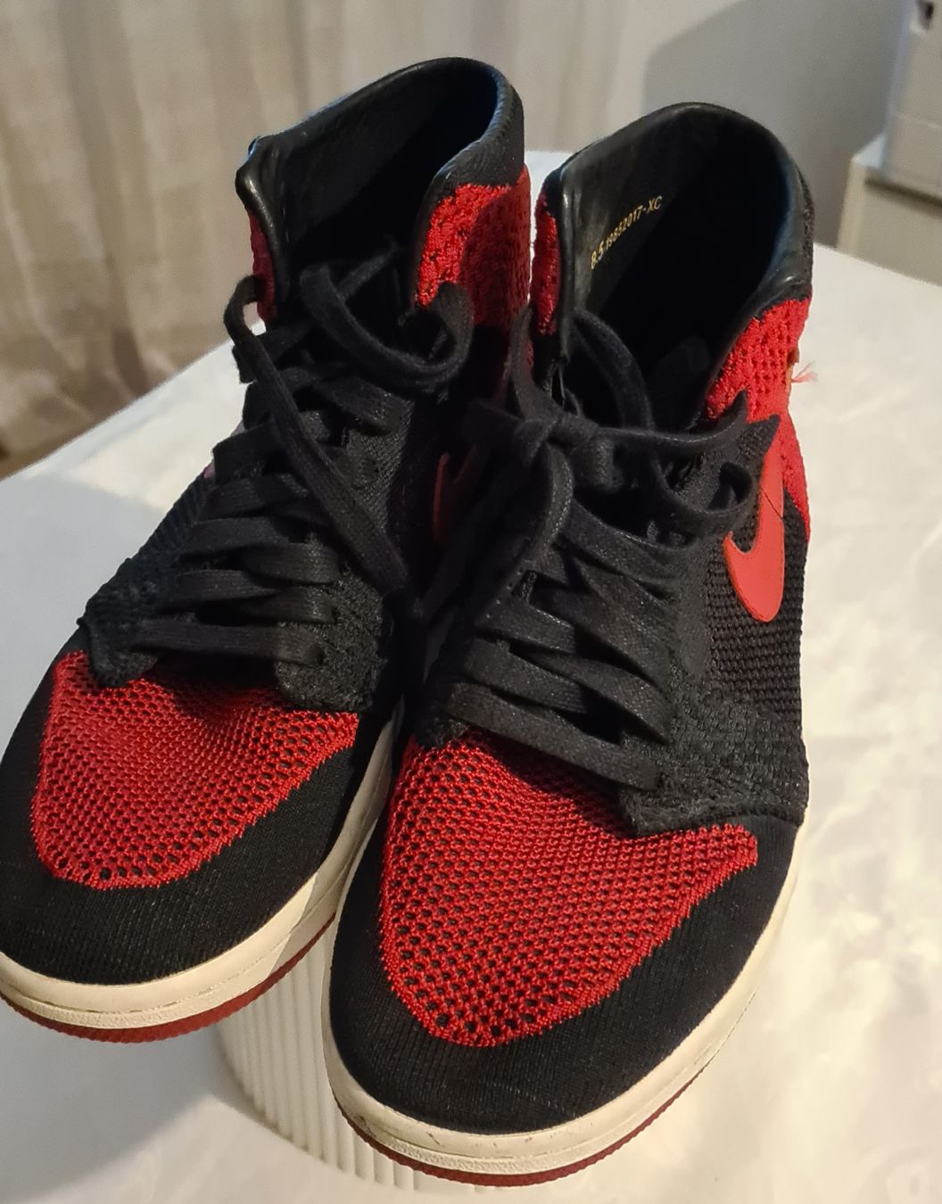 Jordan Scarpe da uomo: Jordan 1 Retro High FlyKnit – Usato da Carouge GE venduto da LidieLot 1