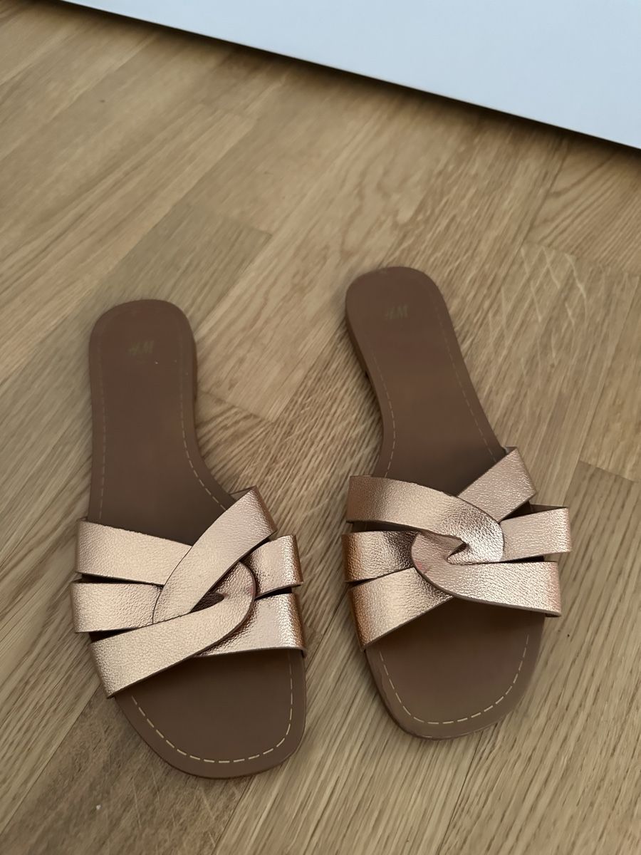 H&M Chaussures femmes: Sandale rosegold H&M Gr. 36 – D'occasion à Ermatingen par nic_x2tf