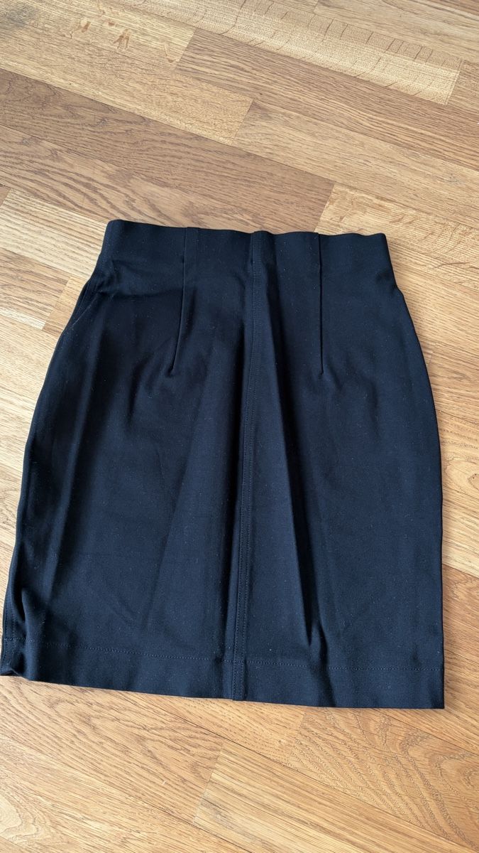 H&M Gonne: Schwarzer Minirock H&M – Usato da Meiringen venduto da marinaz123 1