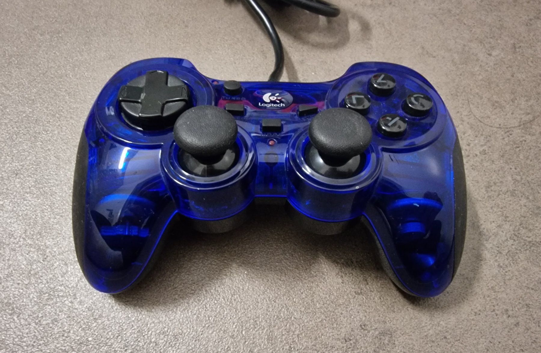 Logitech Controller: Logitech PS2 Controller - schnelle Lieferung! – Gebraucht aus Pratteln von  3