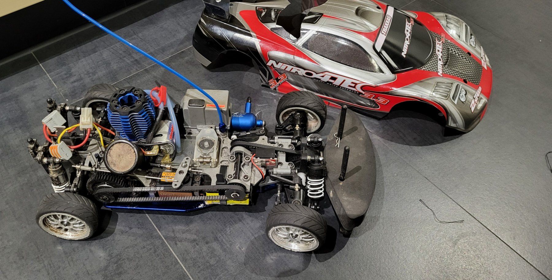 Traxxas Modellismo RC: TRAXXAS NITRO 4-TEC 3.3 mega schnele auto – Usato da islikon venduto da mir_8cbw 1