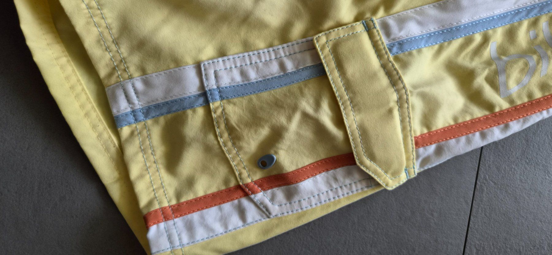 Billabong Pantalons: Short de surf Bilabong, taille 3 – D'occasion à vufflens la ville par Veuveclicquot 3