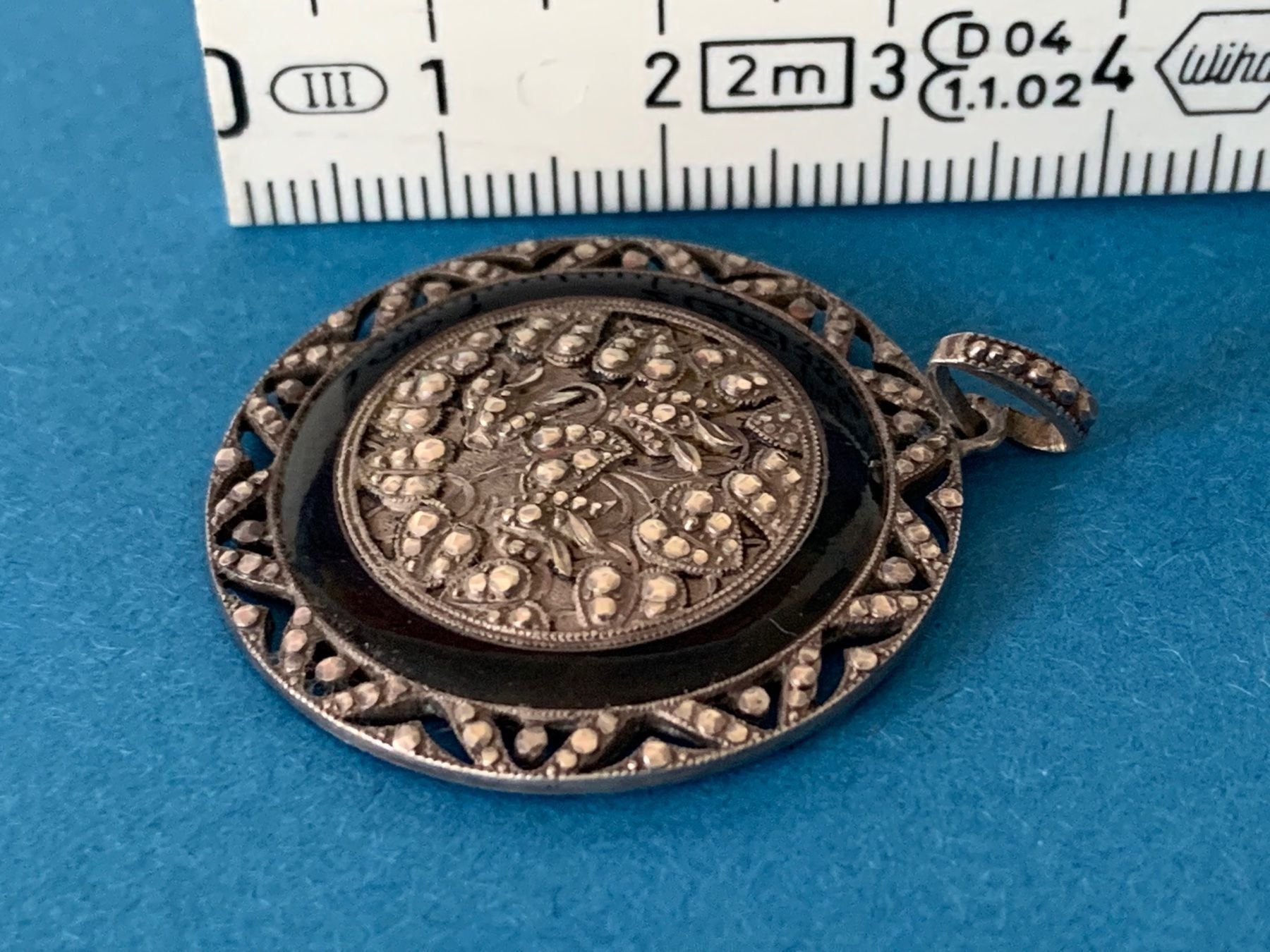 Piatti di portata: Amulett  Pyrit/Katzengold (silber 935) – Usato da Laufen venduto da belleskulptur 3