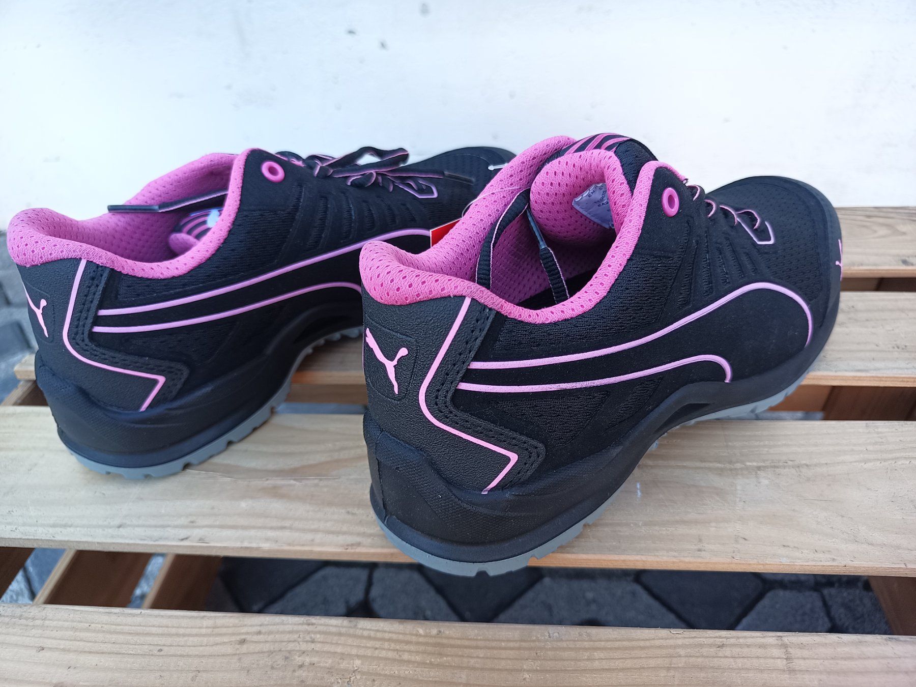 Puma Damenschuhe: Puma Sicherheitsschuhe S1P ESD SRC 42 – Neu und originalverpackt aus Oberegg von 19franzi94 2