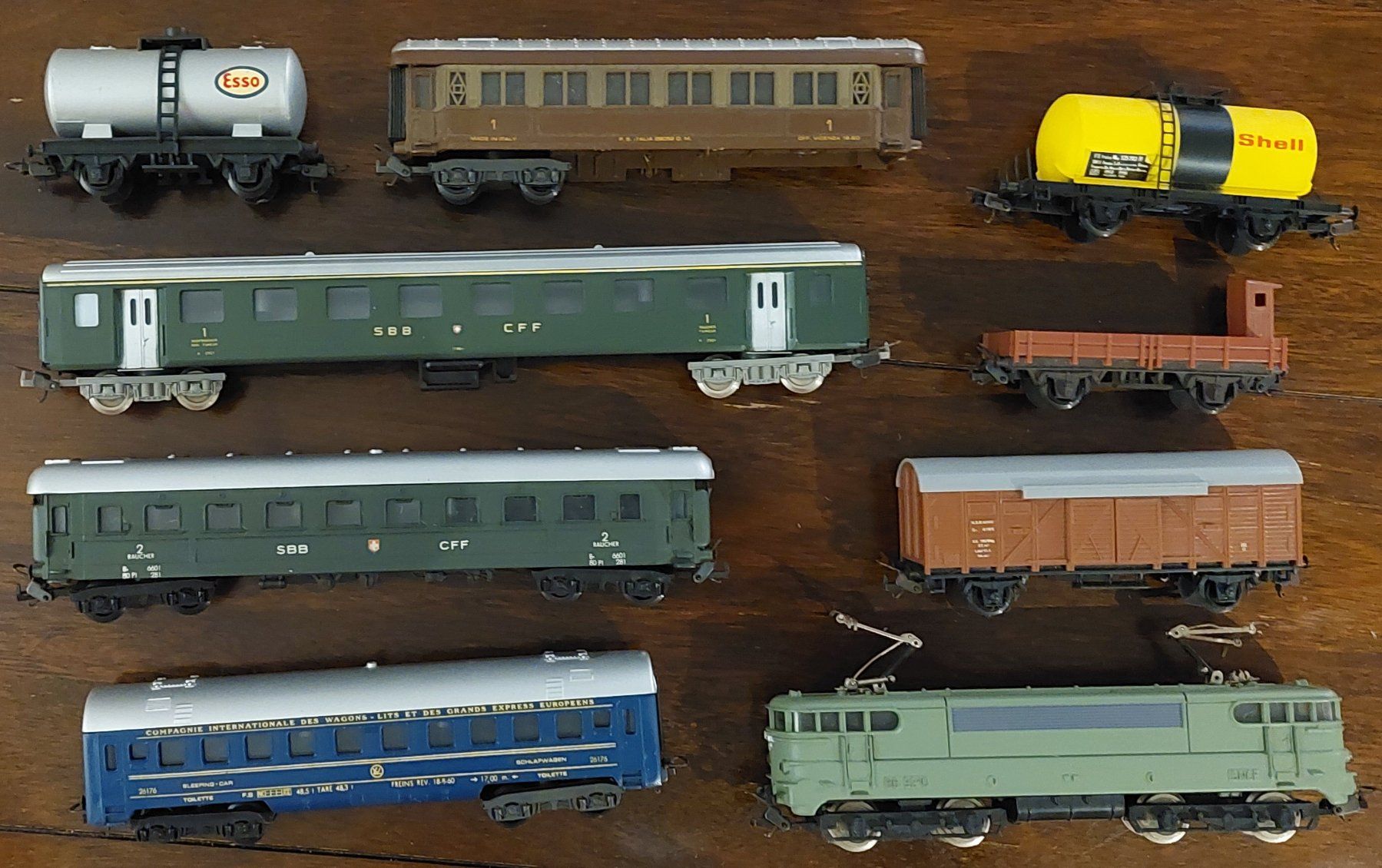 Lima Modellini di ferrovie: Konvolut Lima Eisenbahn: Loki, Wagon, Trafo, Gleise, Weichen – Usato da Oberdiessbach venduto da gerbu01
