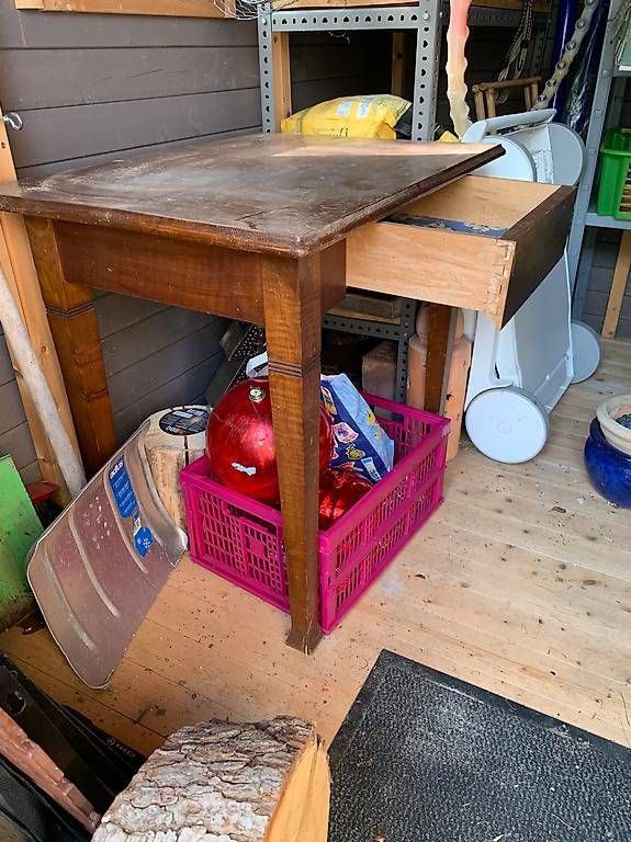 Tische: Kleiner alter Tisch – Gebraucht aus Liestal von redfive01 2