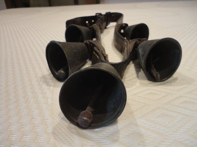 Campanacci mucche: Pferdegeschell mit 5 Glocken antik – Usato da Wittenwil venduto da trixmartin 1