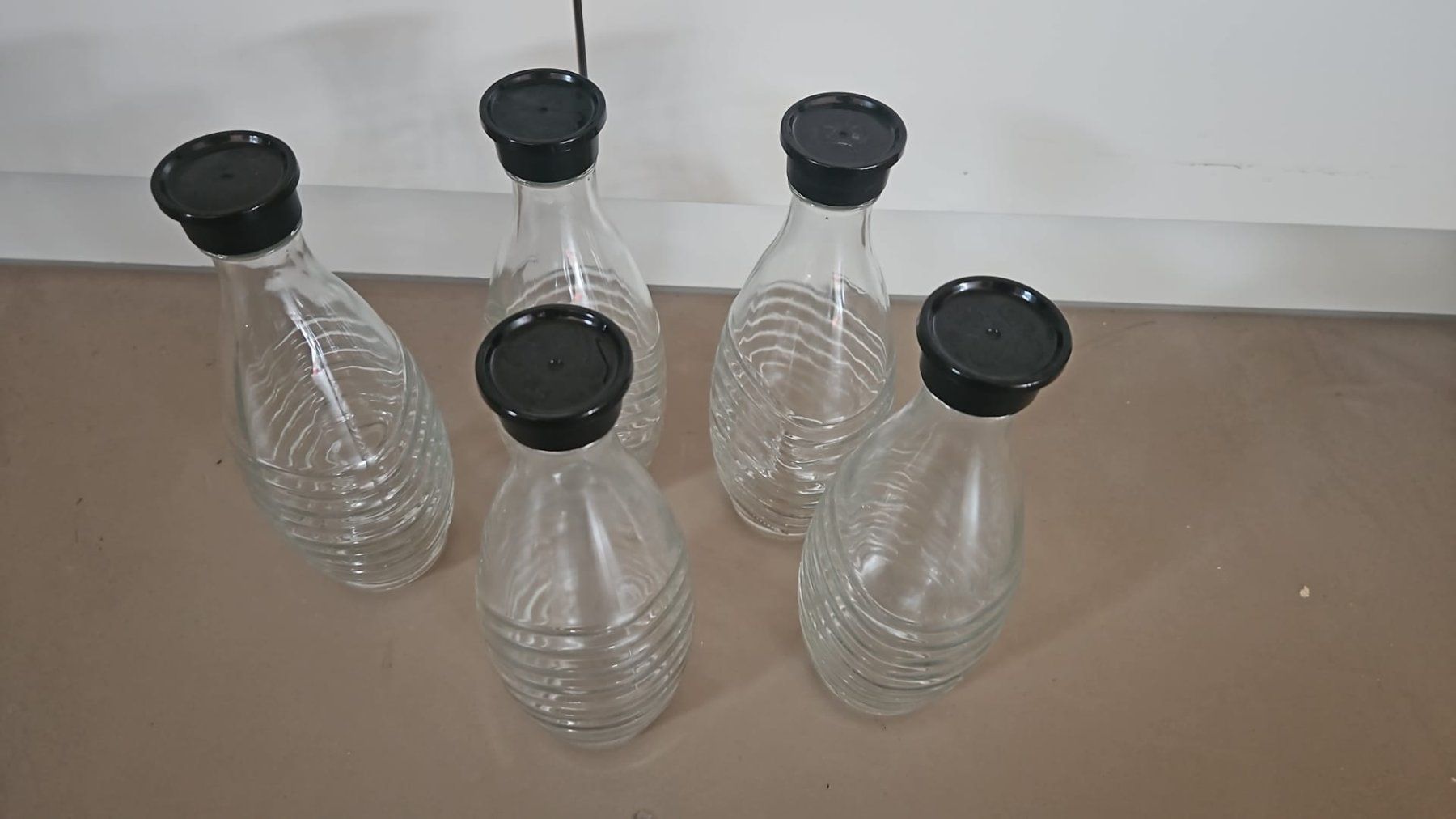 Sonstiges für Haushalt & Wohnen: 5 SodaStream Crystal Glaskaraffen/Flaschen mit Deckel – Gebraucht aus Flawil von Butterfly711