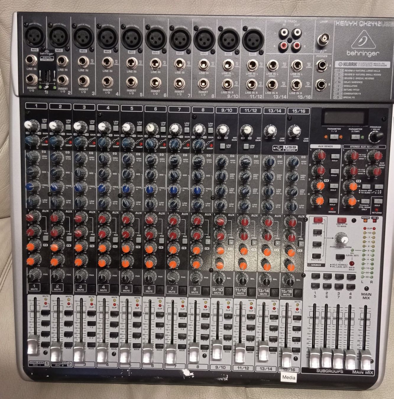 Behringer Console di mixaggio: Mischpult Behringer QX2442 USB – Usato da Rotkreuz venduto da Donk63
