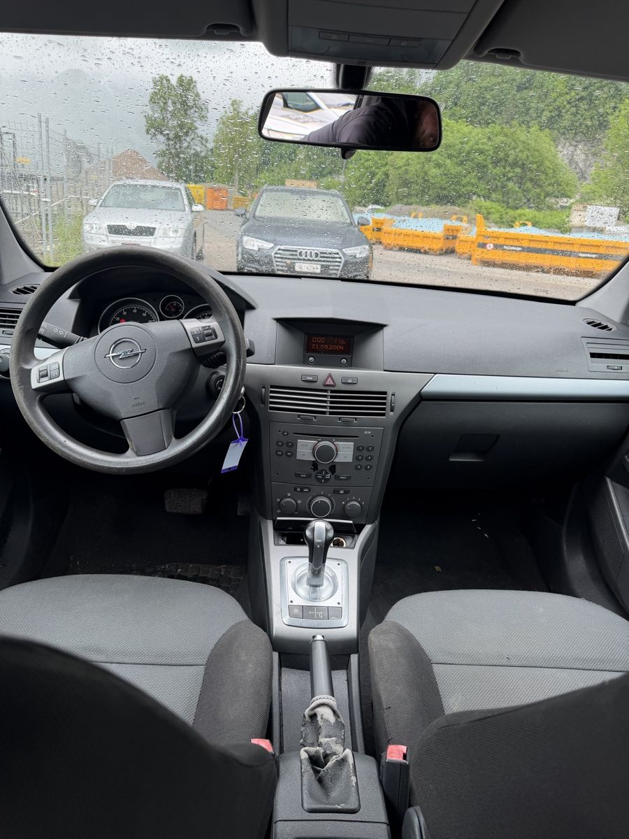 Opel Automobili: Opel Astra H16 Automat – Usato da Mollis venduto da BSL10 8