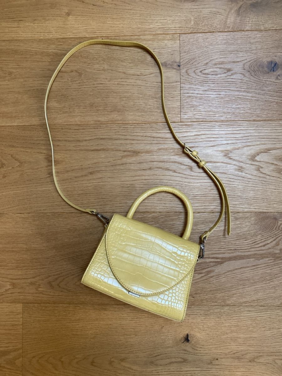 Taschen für Damen: Charles & Keith Tasche – Gebraucht aus Wetzikon ZH von purple_44