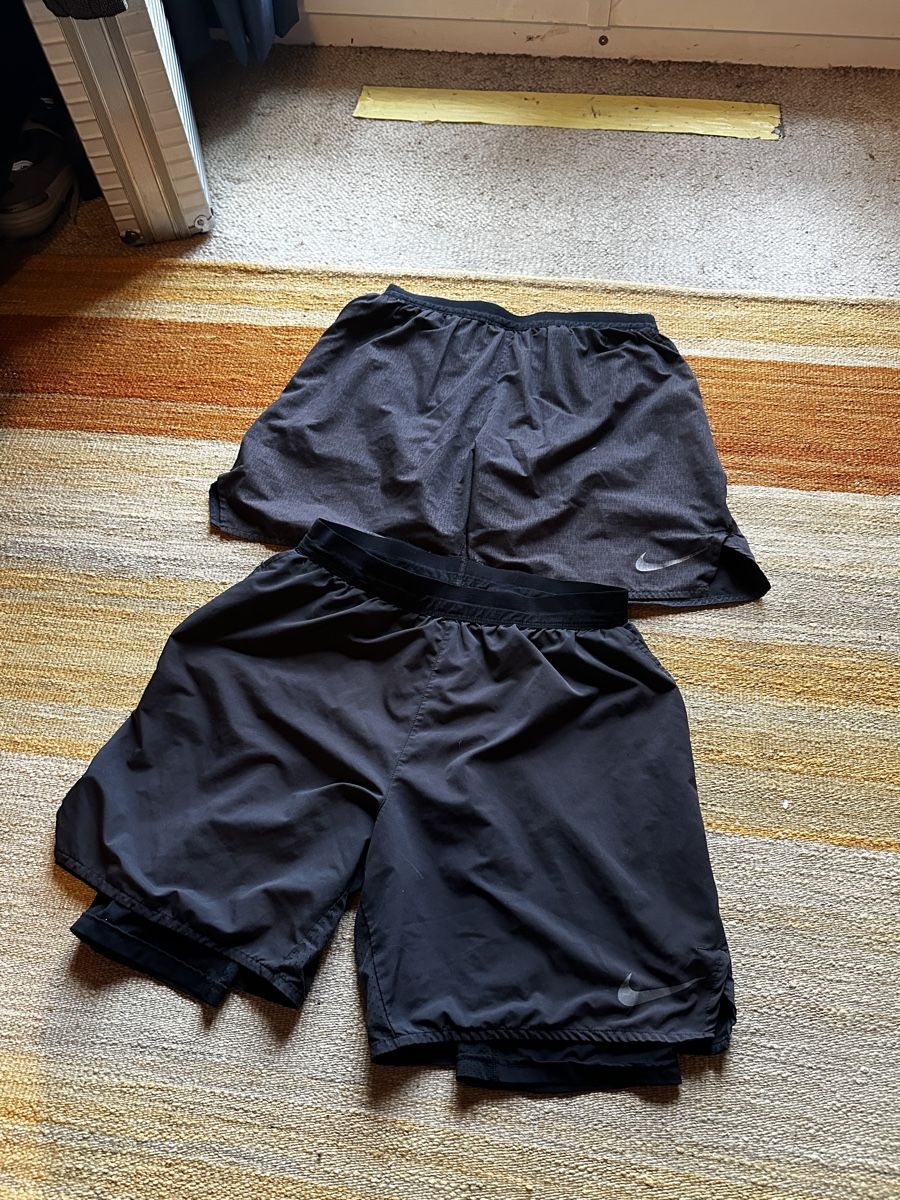 Nike Kleiderpakete: Two Nike Running Shorts size M – Gebraucht aus Villars-Burquin von Iliasso 1