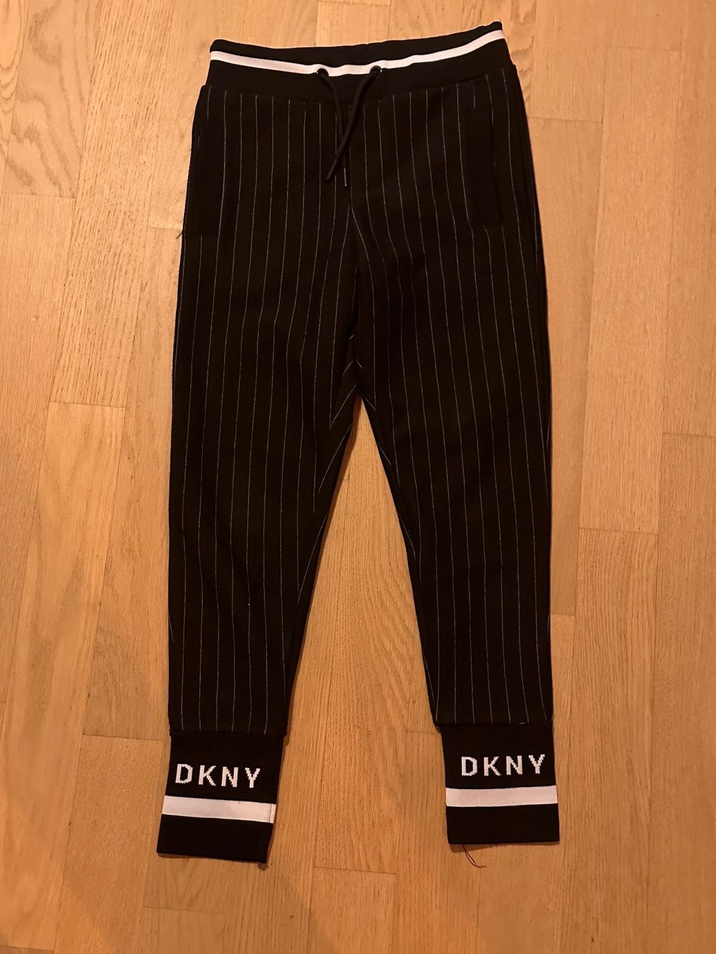 DKNY Hosen: DKNY Kinderhose Grösse 152 - Top Zustand – Gebraucht aus Dübendorf von TojaRose