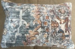 Dekoratives Kissen mit speziellem Muster 60x40