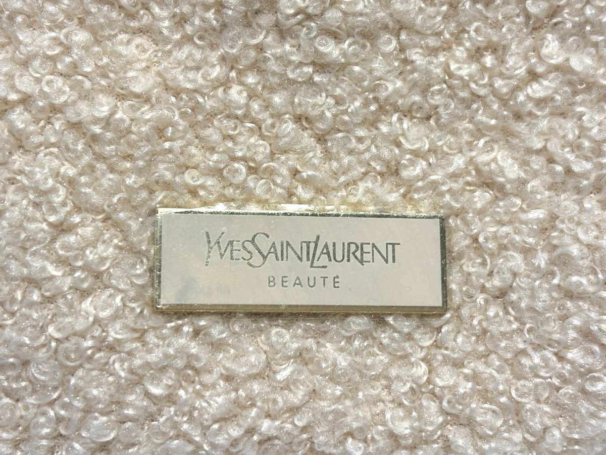 Saint Laurent Custodie per cosmetici: YSL Beauté Textured Pouch Beige NEW – Nuovo e nell'imballaggio originale da Winterthur venduto da Atelier.W 1