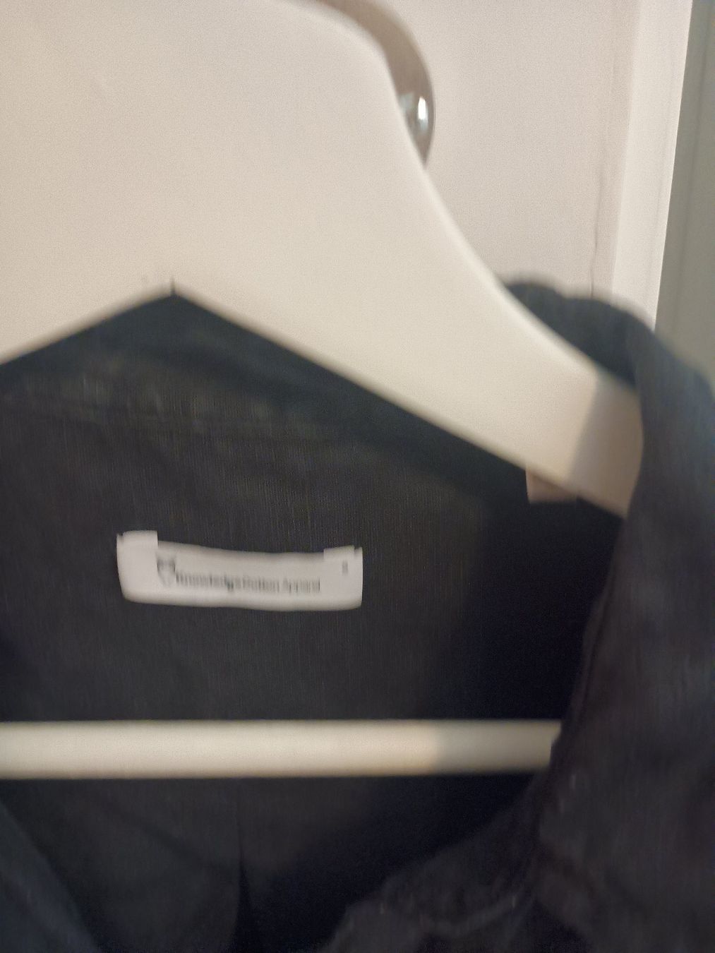 Camicette: Schwarze Leinenbluse von KnowledgeCotton Apparel – Usato da Zürich venduto da Melianea 2