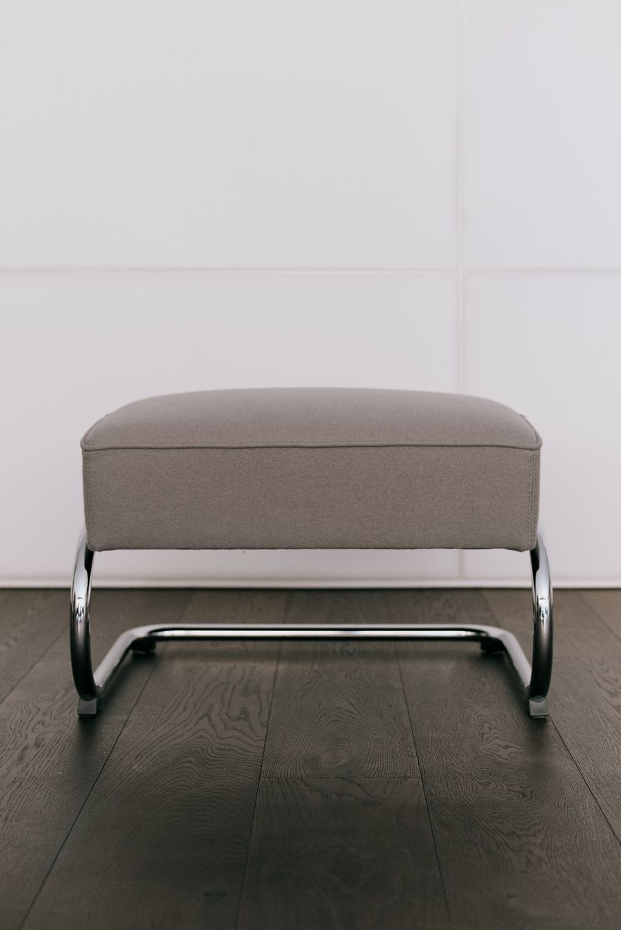 Thonet Poltrone: Thonet Freischwinger-Armsessel m. Hocker S411 – Usato da Baar venduto da Reddot 8