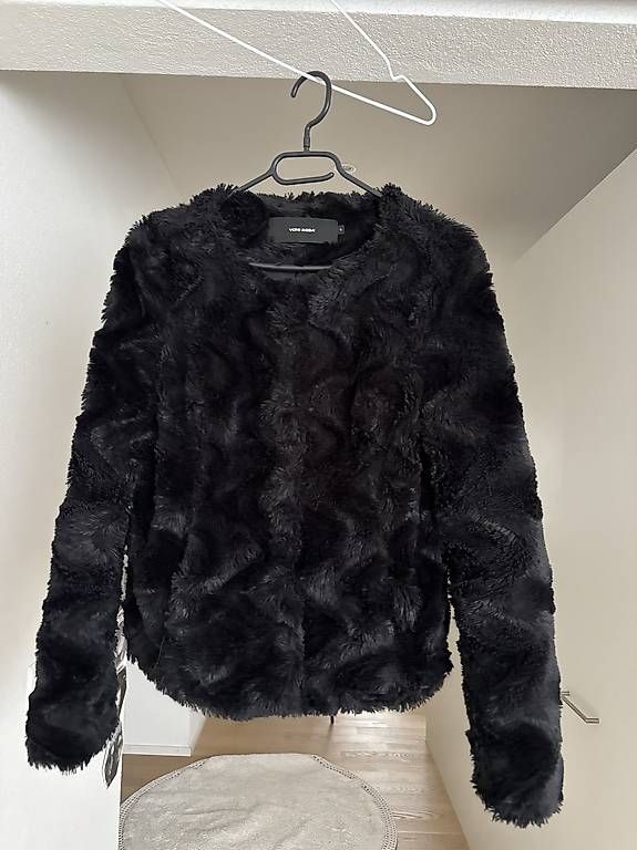 Giacche: Vero Moda Kunstfelljacke schwarz, Gr. S – Usato da Tübach venduto da AldinaHuskic