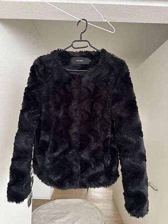 Vero Moda Kunstfelljacke schwarz, Gr. S