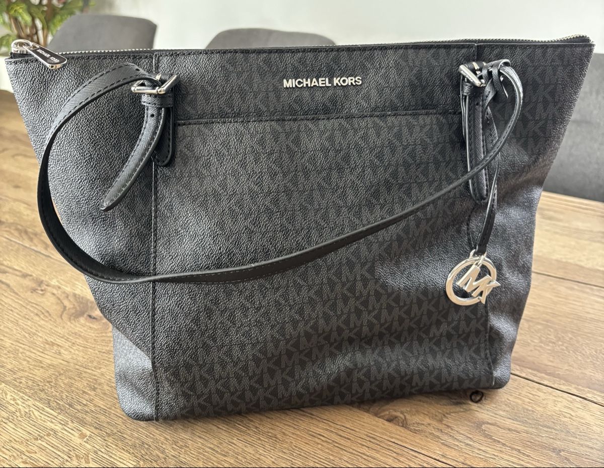 Michael Kors Taschen für Damen: schöne originale Handtasche mit Geldbörse Michael Kors – Gebraucht aus Ebikon von SvenKauschus