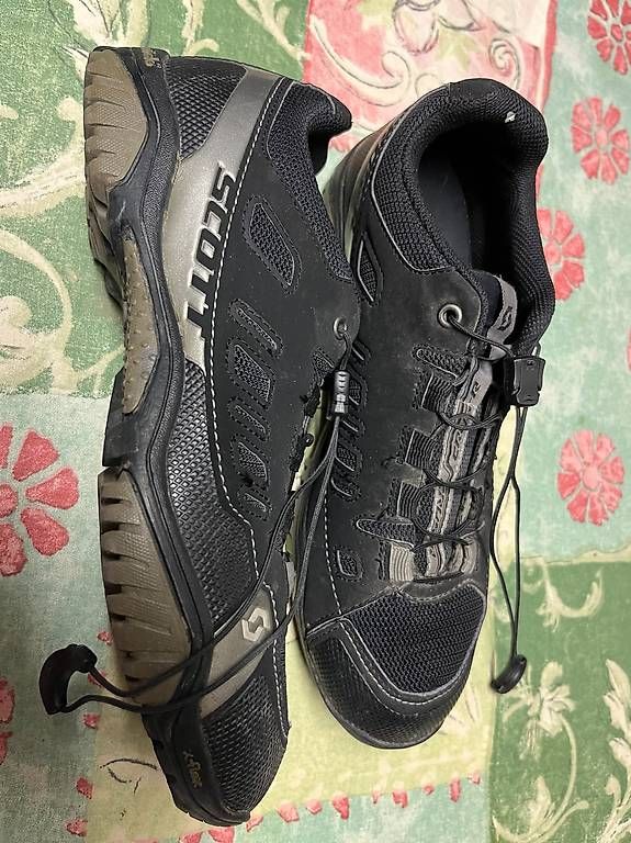 Scott Scarpe da donna: SCOTT Fahrradschuhe mit Klick Grösse 40 – Usato da Oberglatt ZH venduto da sglattibrocki