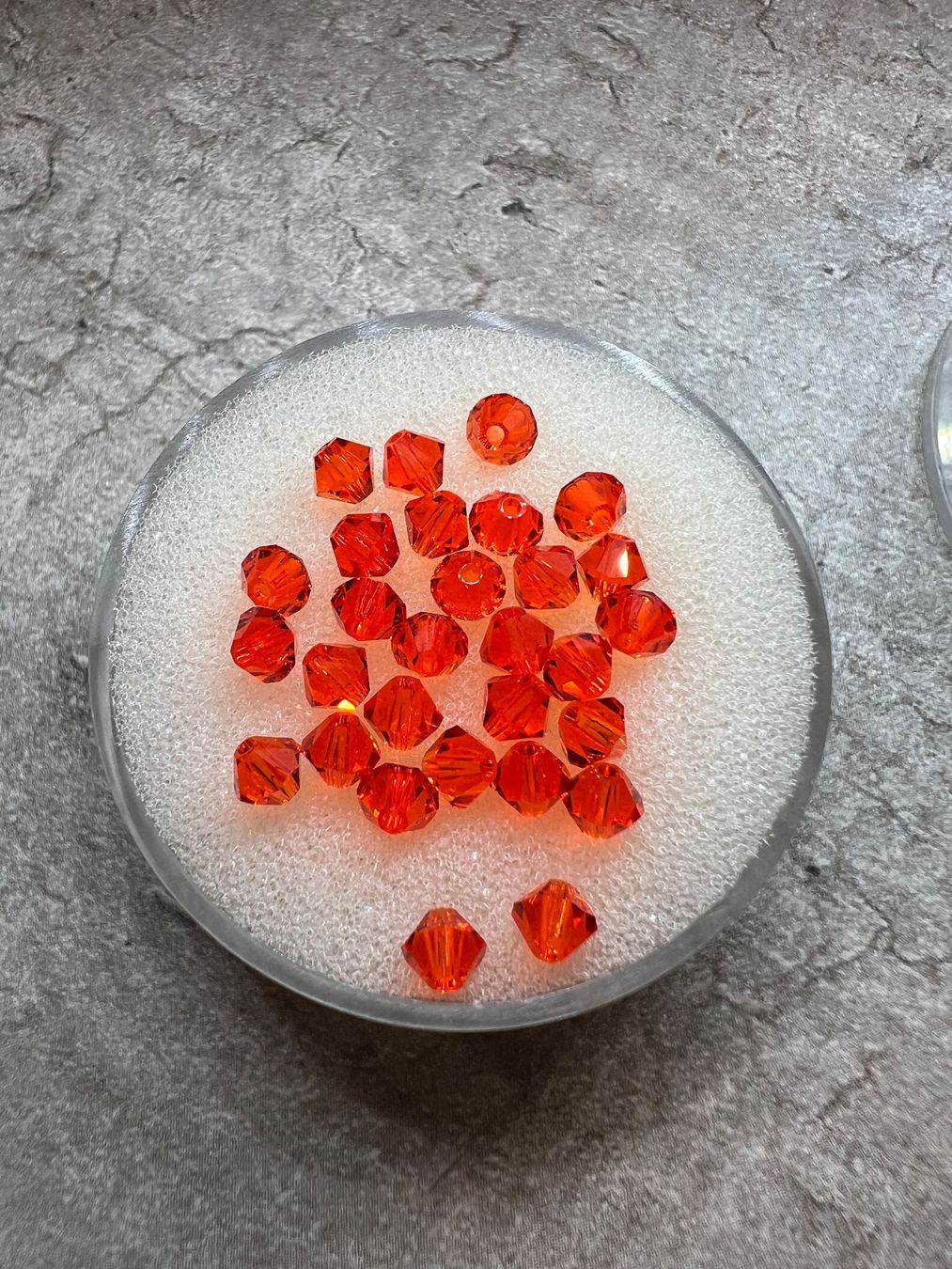 Perles (synthétiques): Swarovski Perlen 4mm – Neuf avec emballage d'origine à Stein AG par Anastasia_Asya