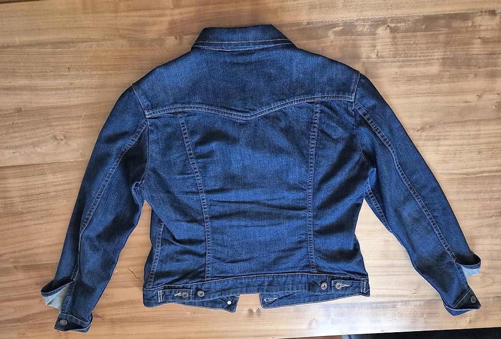 Jacken: Jeansjacke Levis Grösse L – Gebraucht aus Schneisingen von sil_qb5m 1