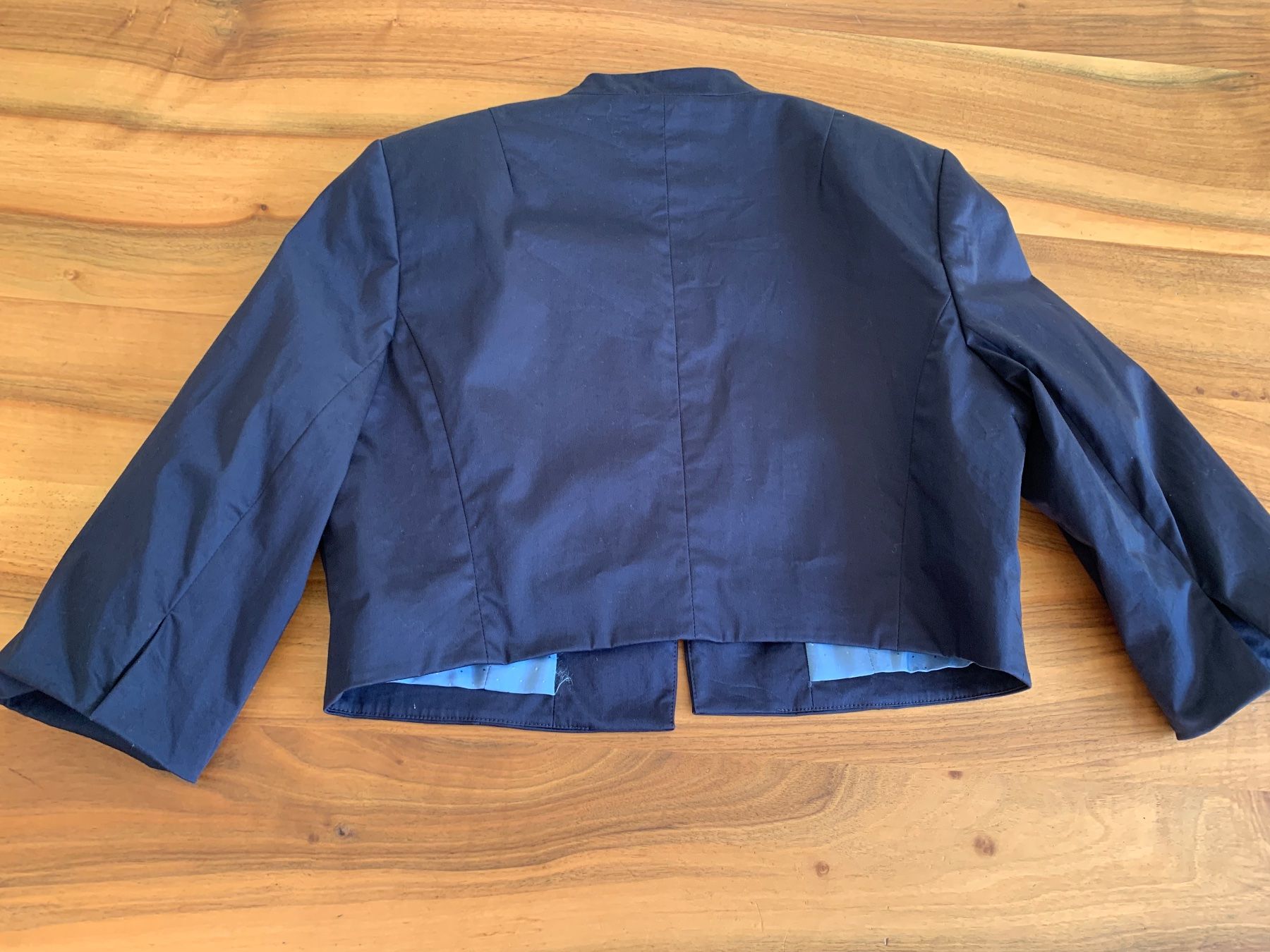 Comma Bolero: COMMA edler dunkelblauer Bolero Blazer Gr. 40 – Nuovo (secondo la descrizione) da Meiringen venduto da Sheyene 2