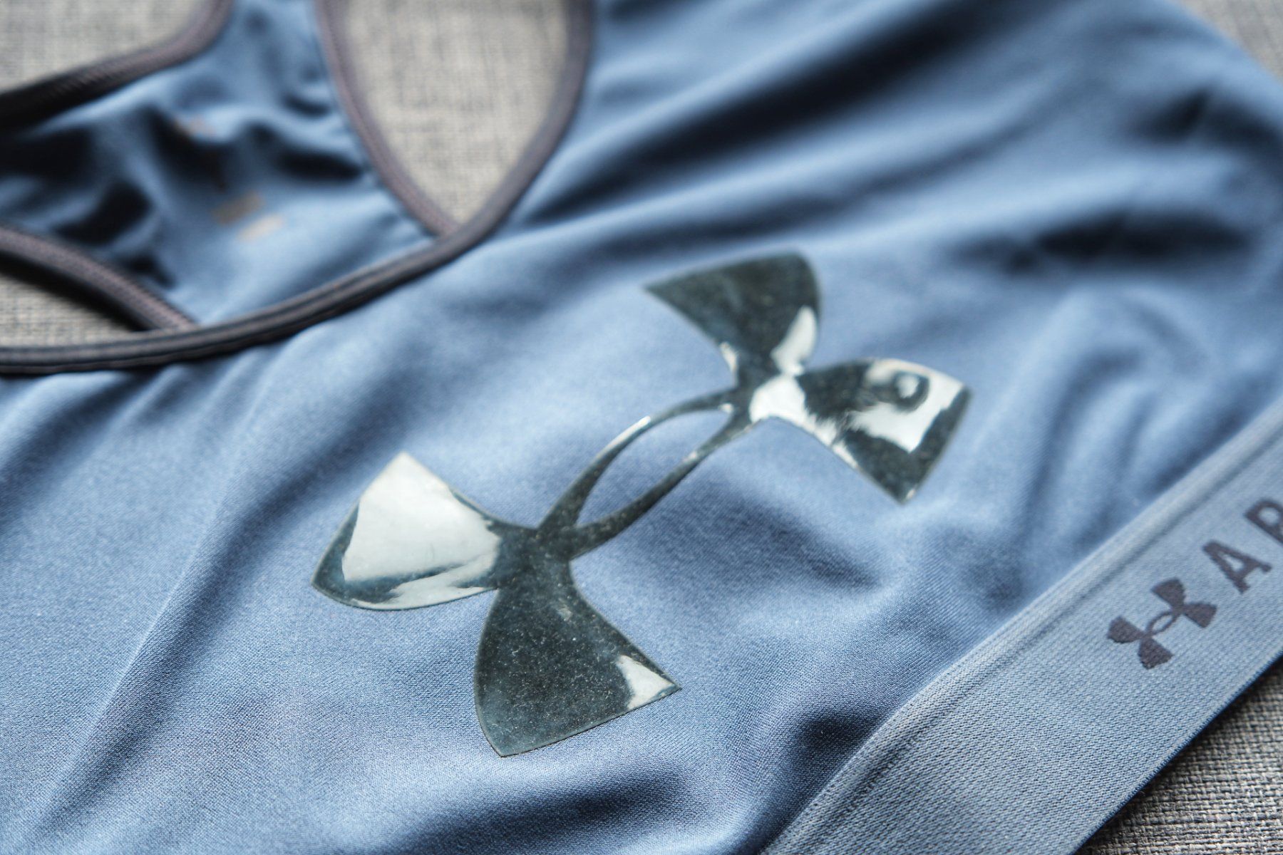 Under Armour Altra biancheria intima: Sport BH UNDER ARMOUR Gr. M (blau) – Usato da Wohlen AG venduto da Exitburn 2