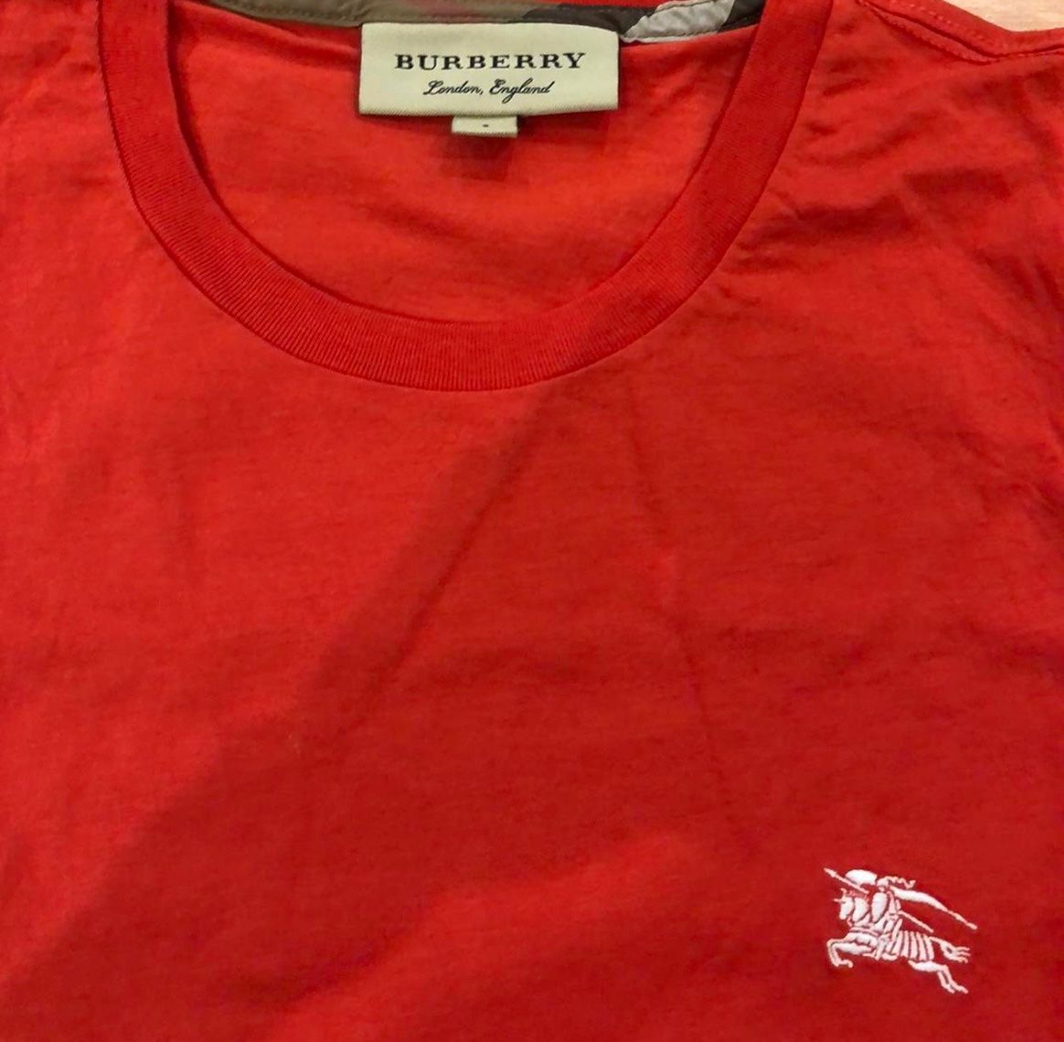 Burberry T-shirt: Burberry T-Shirt, rot, Grösse S – Nuovo (secondo la descrizione) da Opfikon venduto da TSell 2