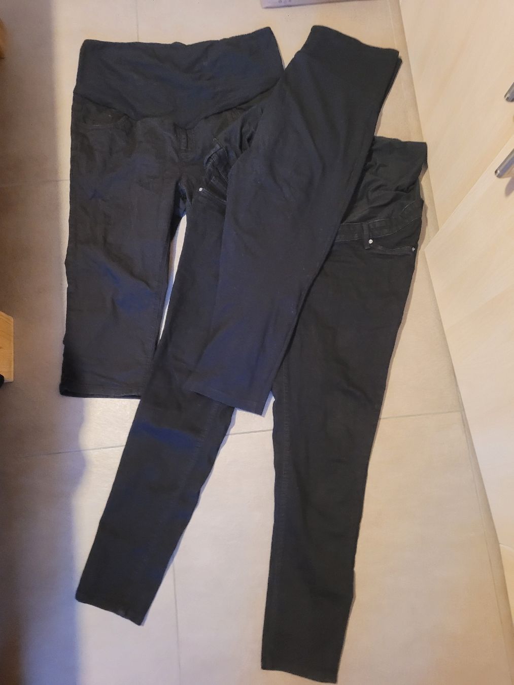 Lotti di vestiti: 6 pantaloni premaman – Usato da Giubiasco venduto da A.B00 2