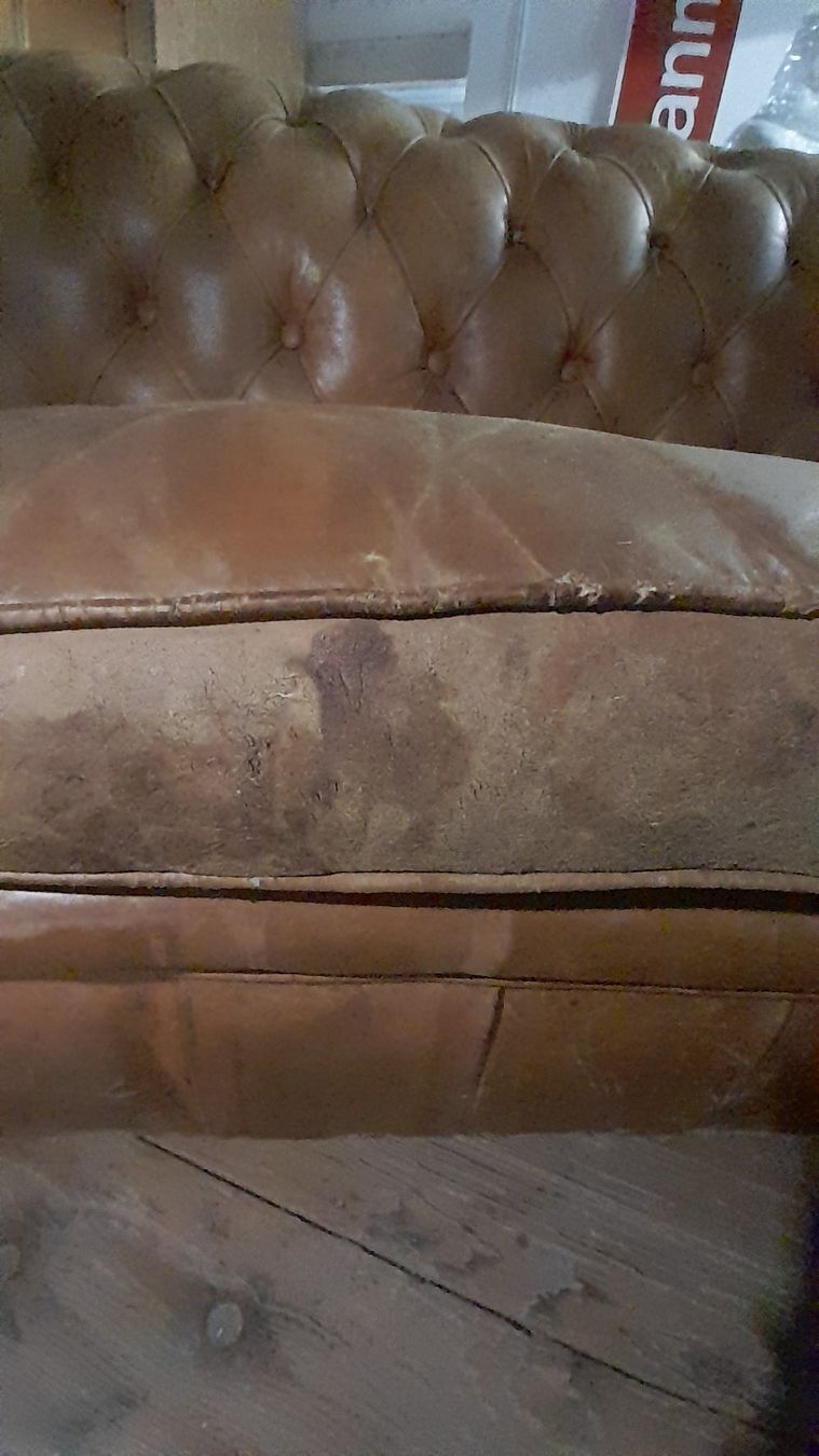 Chesterfield Divani: Chesterfield Sofa braun mit viel Patina – Usato da Hittnau venduto da v-v-onlineverkauf 6