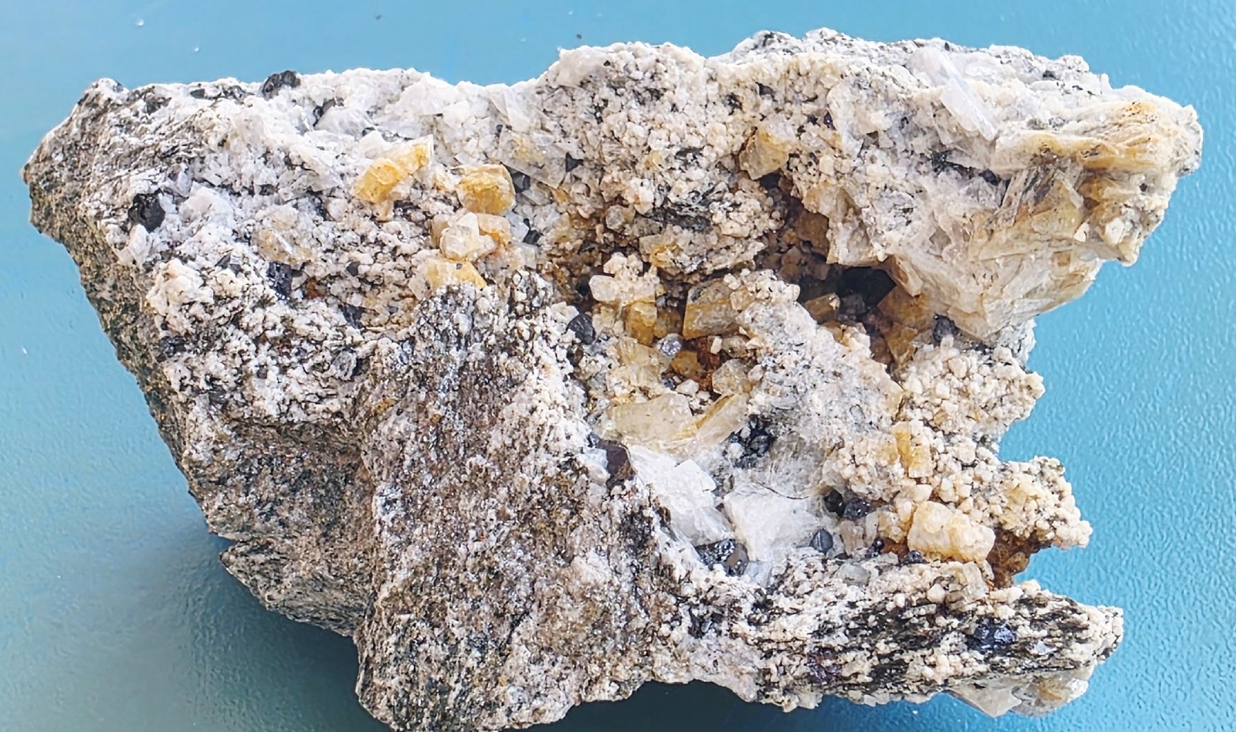 Minerali & Pietre curative: Mineralien in der Zerrkluft. Magnetit, Periklin, Albit – Usato da Glis venduto da nbu_65ys 2