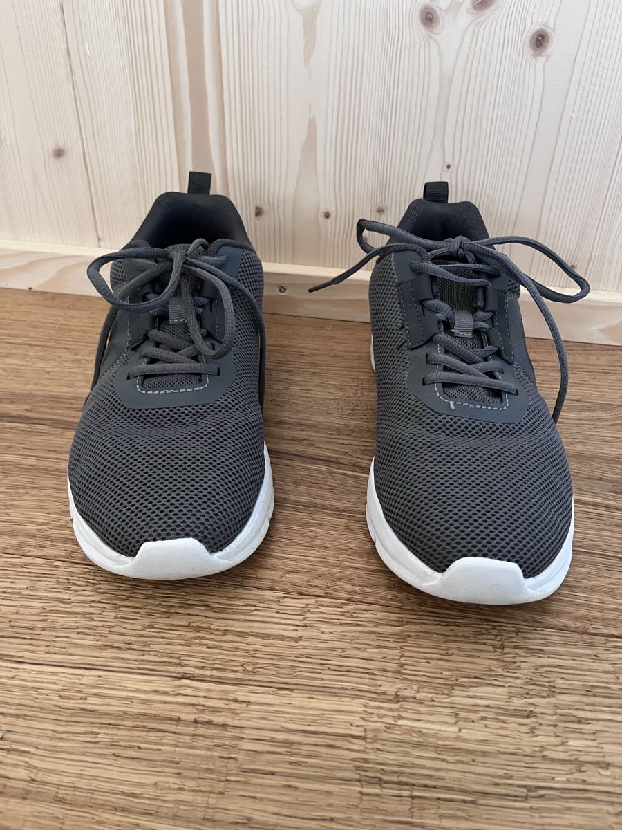 Scarpe da uomo: Vty Hallenturnschuhe Gr 42 – Usato da Russikon venduto da sparklingvision 2