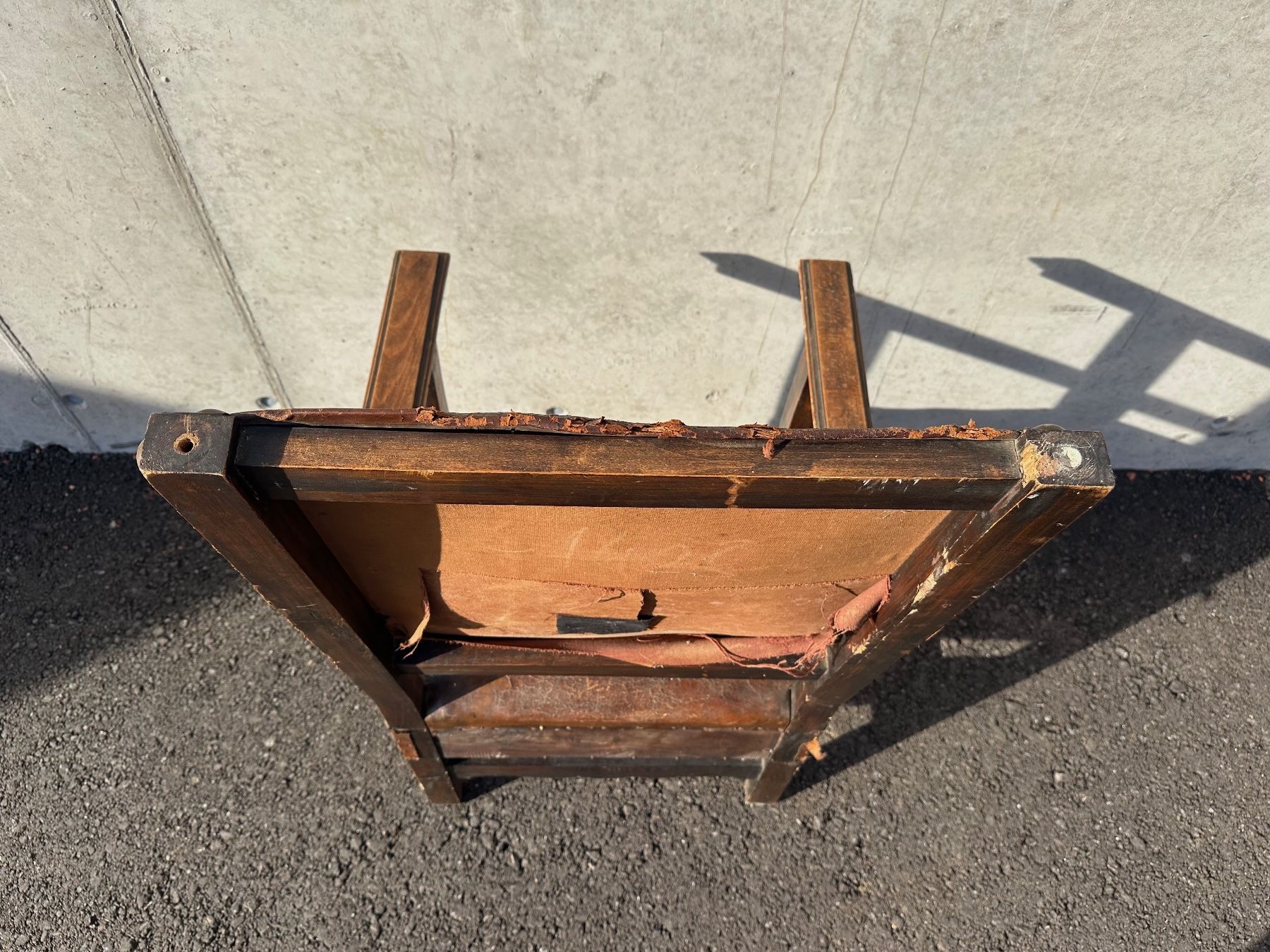 Poltrone: Beeindruckender Thronsessel, Leder & Messing  Toller, antike – Usato da Laufenburg venduto da industrial-silence 9